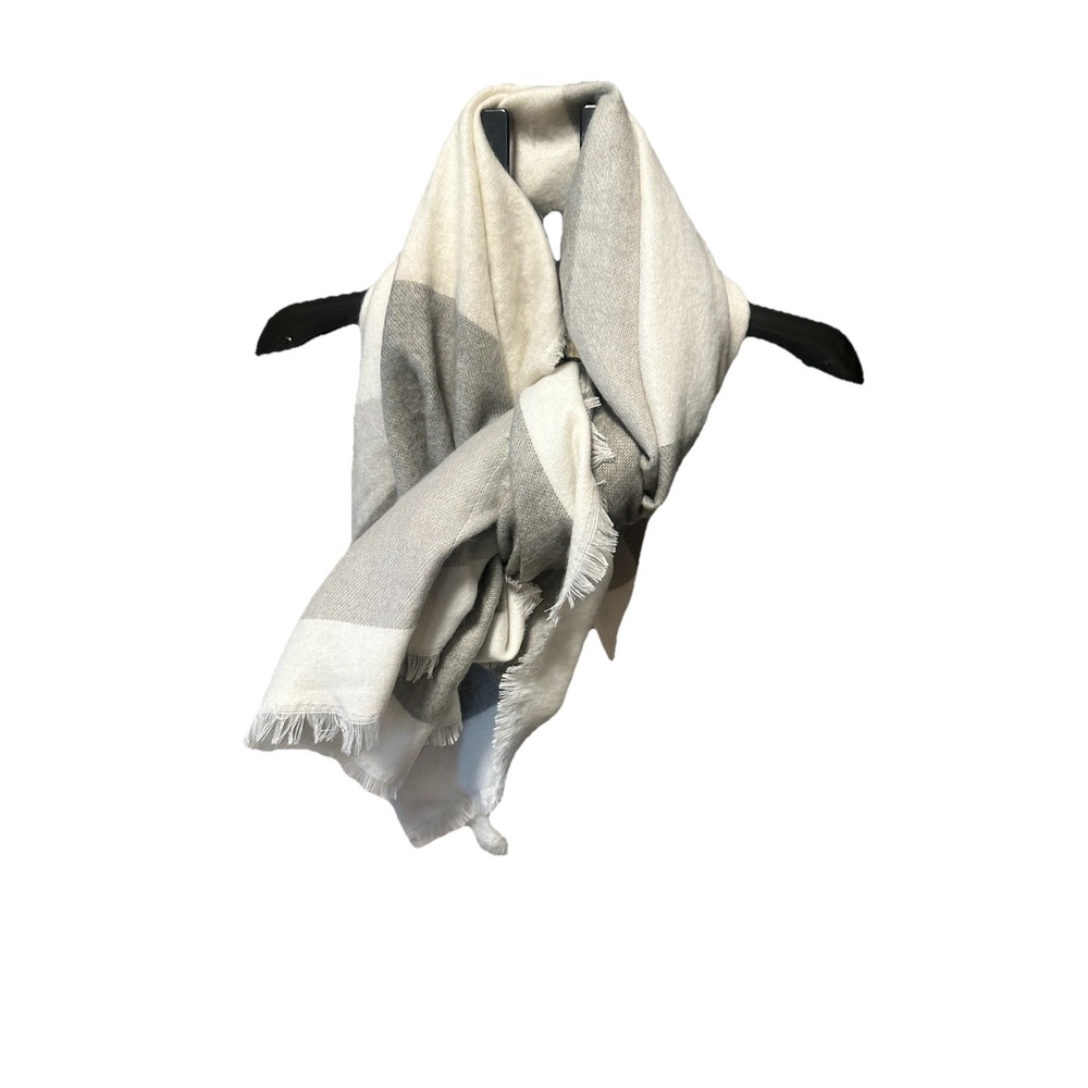 Lauren Conrad Gray And Ivory SOFT Oversized Shawl Wrap 47x47" w/sm. Fringe